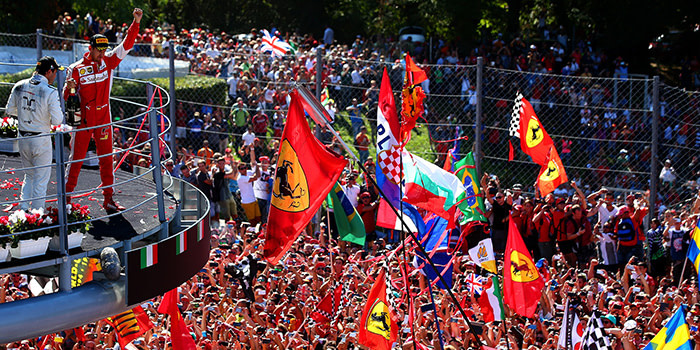Photograph of a Formula 1 parade.