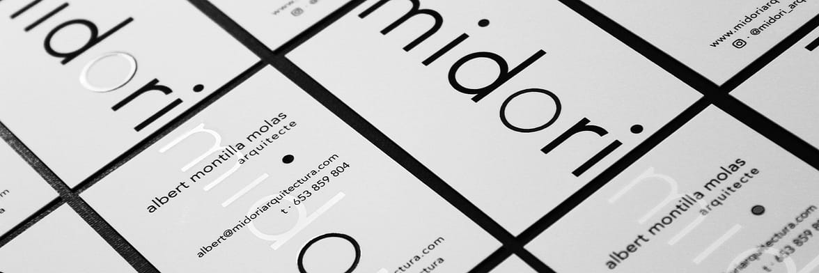 Simple black and white design for Midori Arquitectura business cards