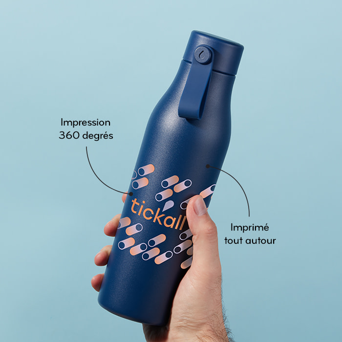 Water bottle showing 360 design.