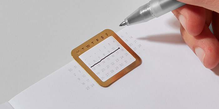 Underlined dates and calendar clip on MOO Planner